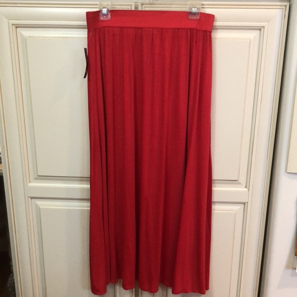 NWT Red Women’s Skirt - Picture 3 of 4